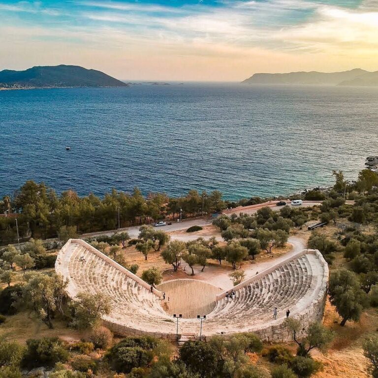 Kaş’ta Tarih ve Kültür: Gezilecek Tarihi Yerler